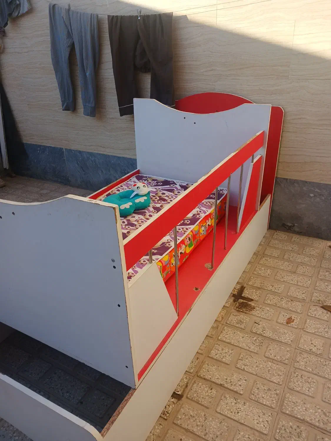 تخت خواب|تخت و صندلی بچه|چنگ الماسی, |دیوار