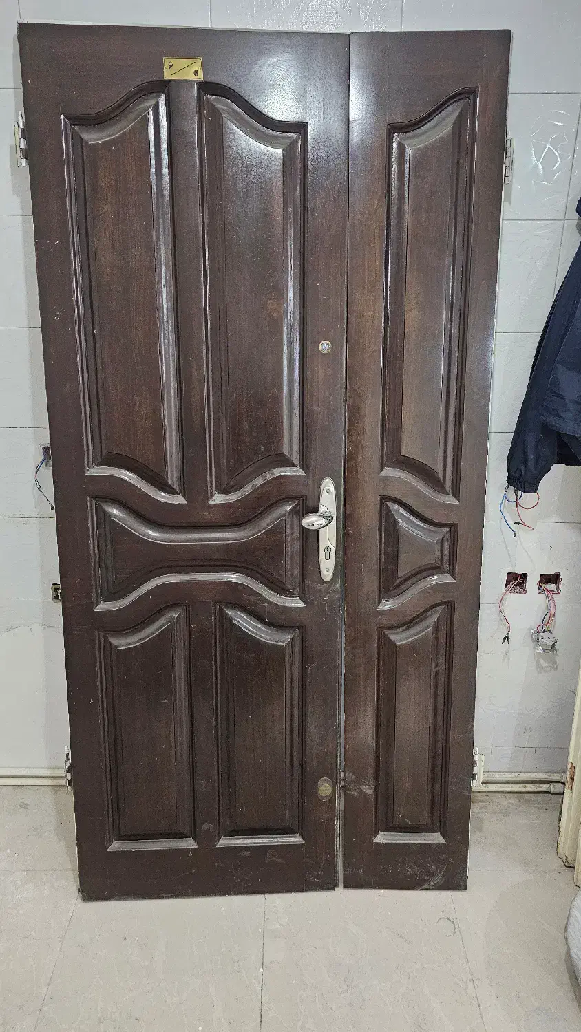 درب چوبی قدیمی و سالم بهمراه قفل و یراق کامل|مصالح و تجهیزات ساختمان|تهران, سازمان برنامه شمالی|دیوار