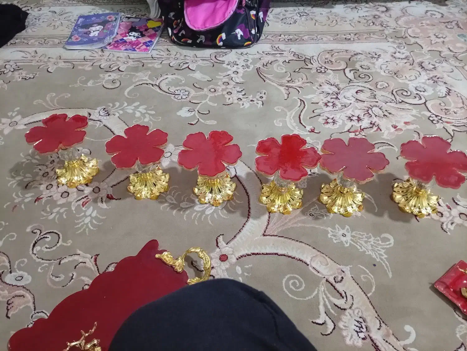 سینی و۶تاشکلاتی ویک جاسیکار فقط 2500000|مجسمه، تندیس، ماکت|پارس‌آباد, |دیوار