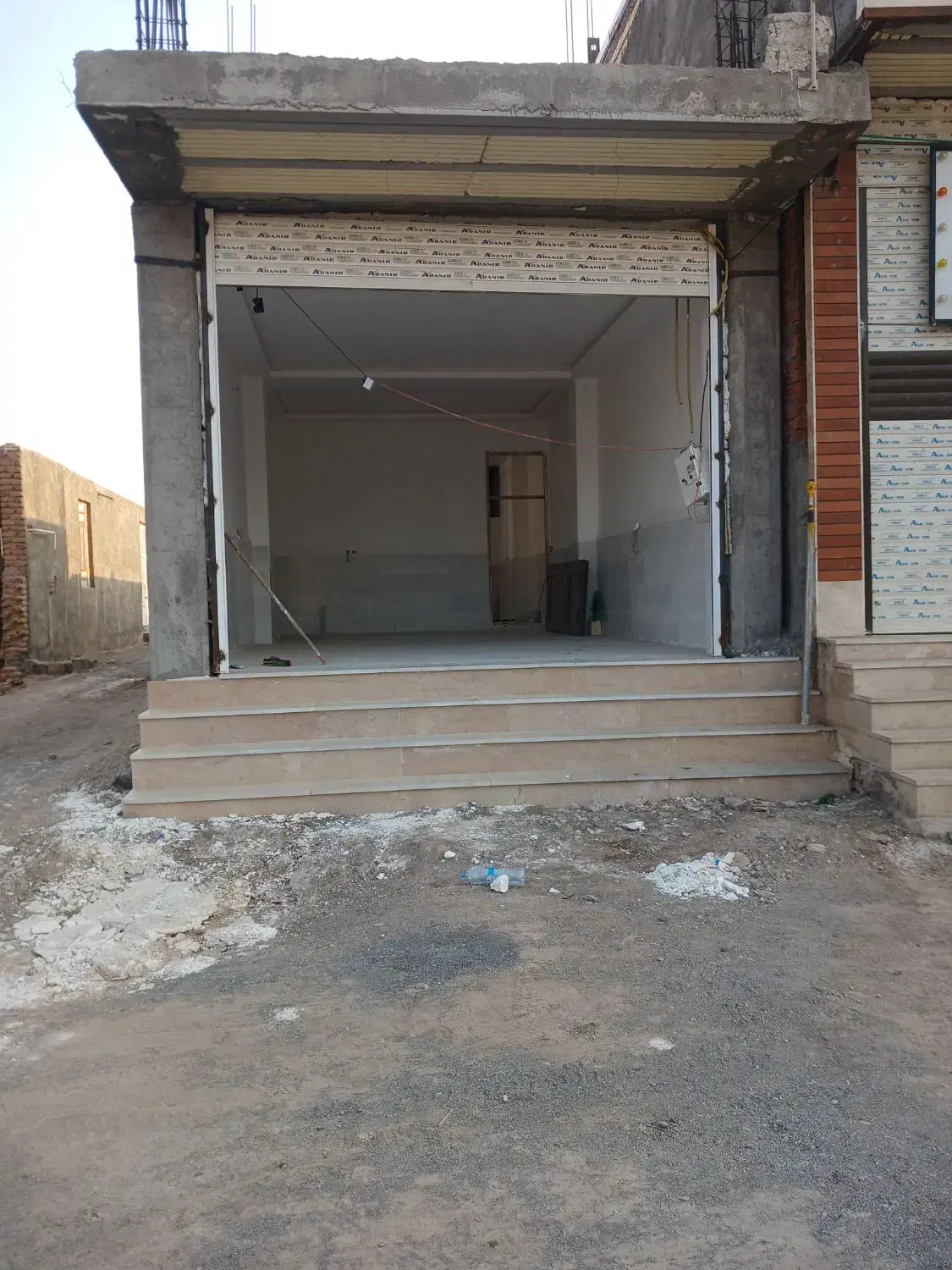 یک باب مغازه اجازه داده میشود|اجارهٔ مغازه و غرفه|نرماشیر, |دیوار