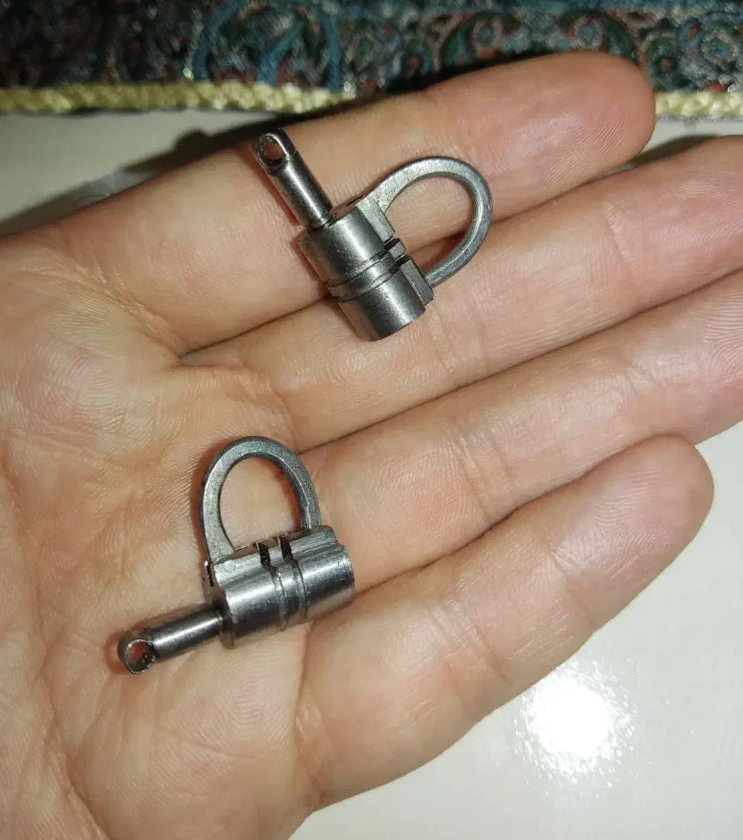 قفل مینیاتوری فولادی آنتیک کلکسیونی زیبا کمیاب نو|کلکسیون و سرگرمی|اصفهان, ناژوان|دیوار