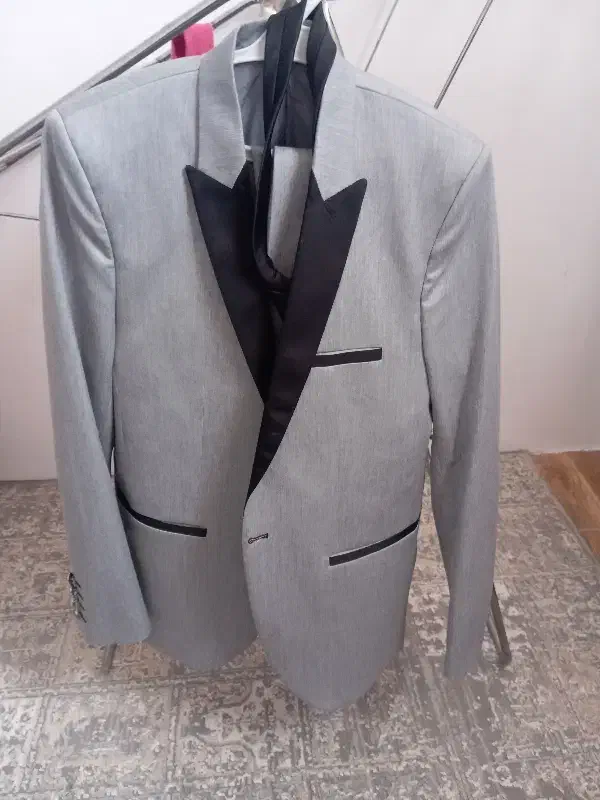 کت شلوار|لباس|نیشابور, خط کاشمر|دیوار