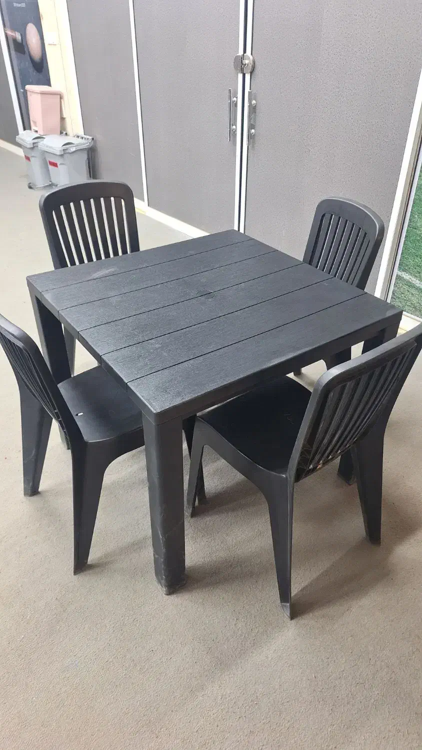 میز و صندلی|میز و صندلی غذاخوری|قائن, |دیوار