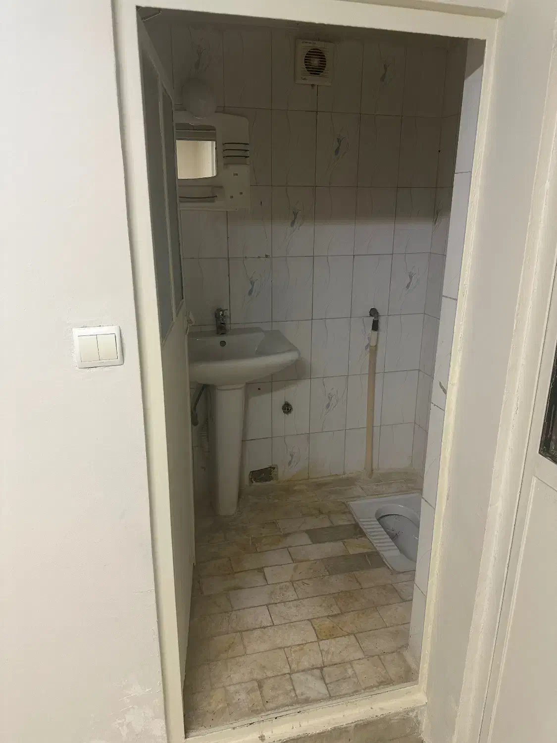 زیر همکف ۸۵ متر