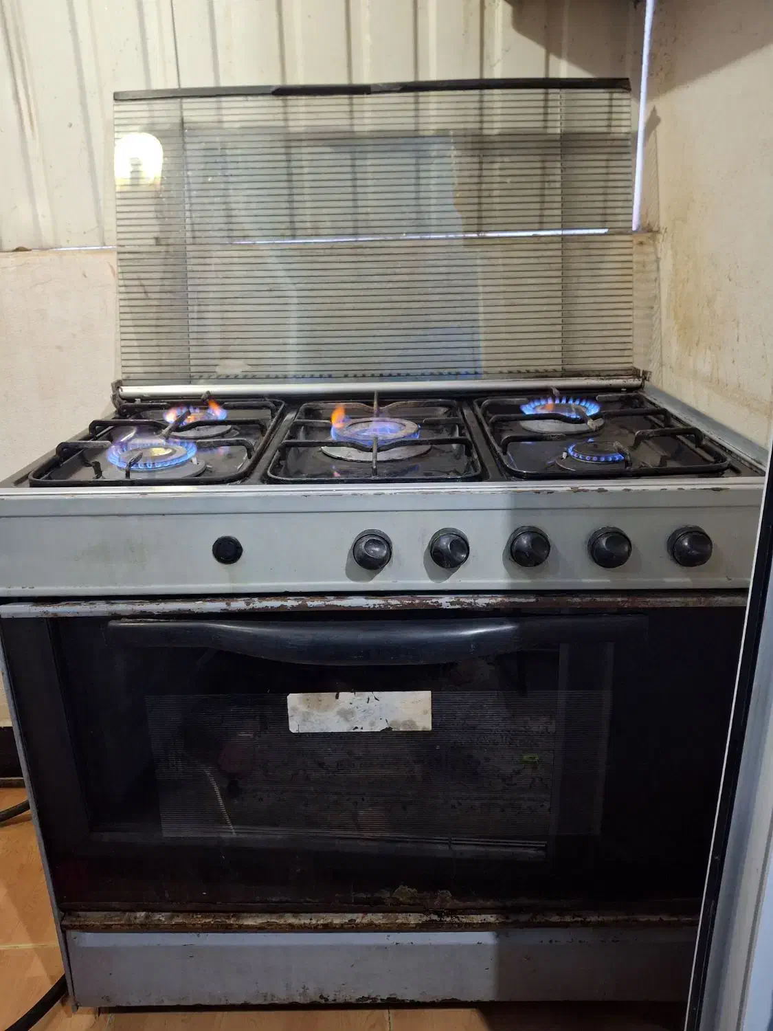 گاز پنج شعله طرح فر صفحه مشکی بدنه نقره ای|اجاق گاز و لوازم برقی پخت‌وپز|گنبد کاووس, |دیوار