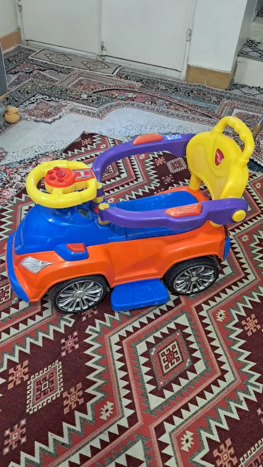 ماشین حمل کودک ماشین بازی بسیار تمیز|اسباببازی بچه|مشهد, عبادی|دیوار
