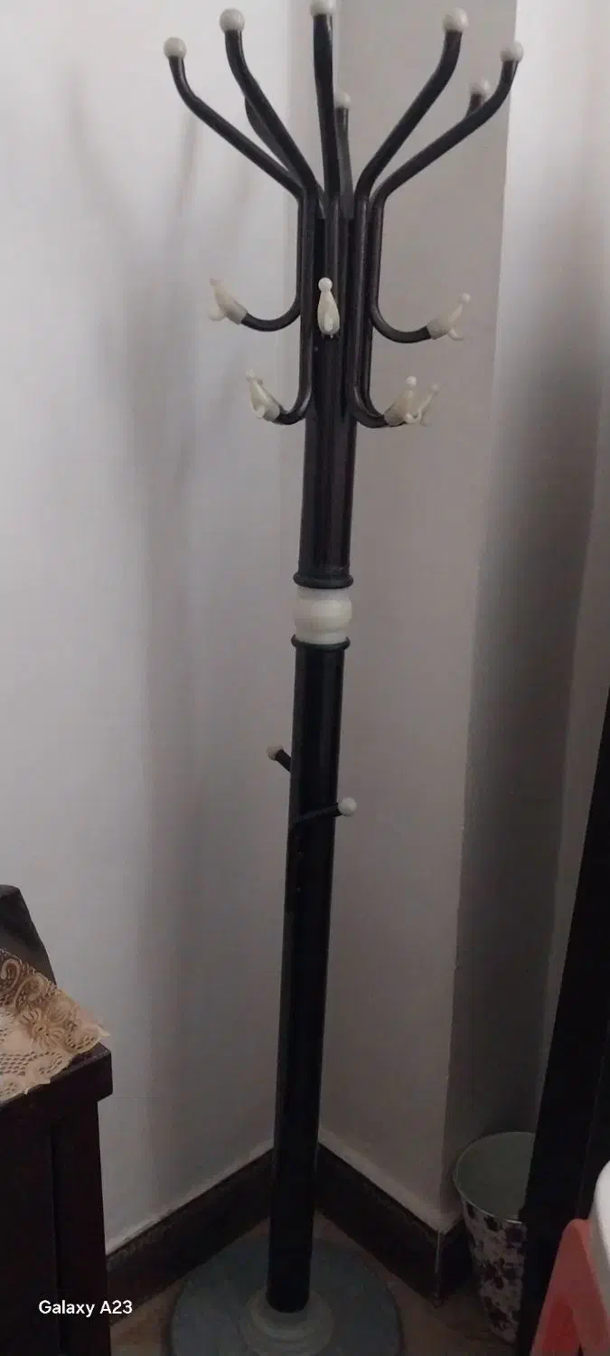 چوب لباسی|بندرخت و رخت‌آویز|اصفهان, طاحونه|دیوار