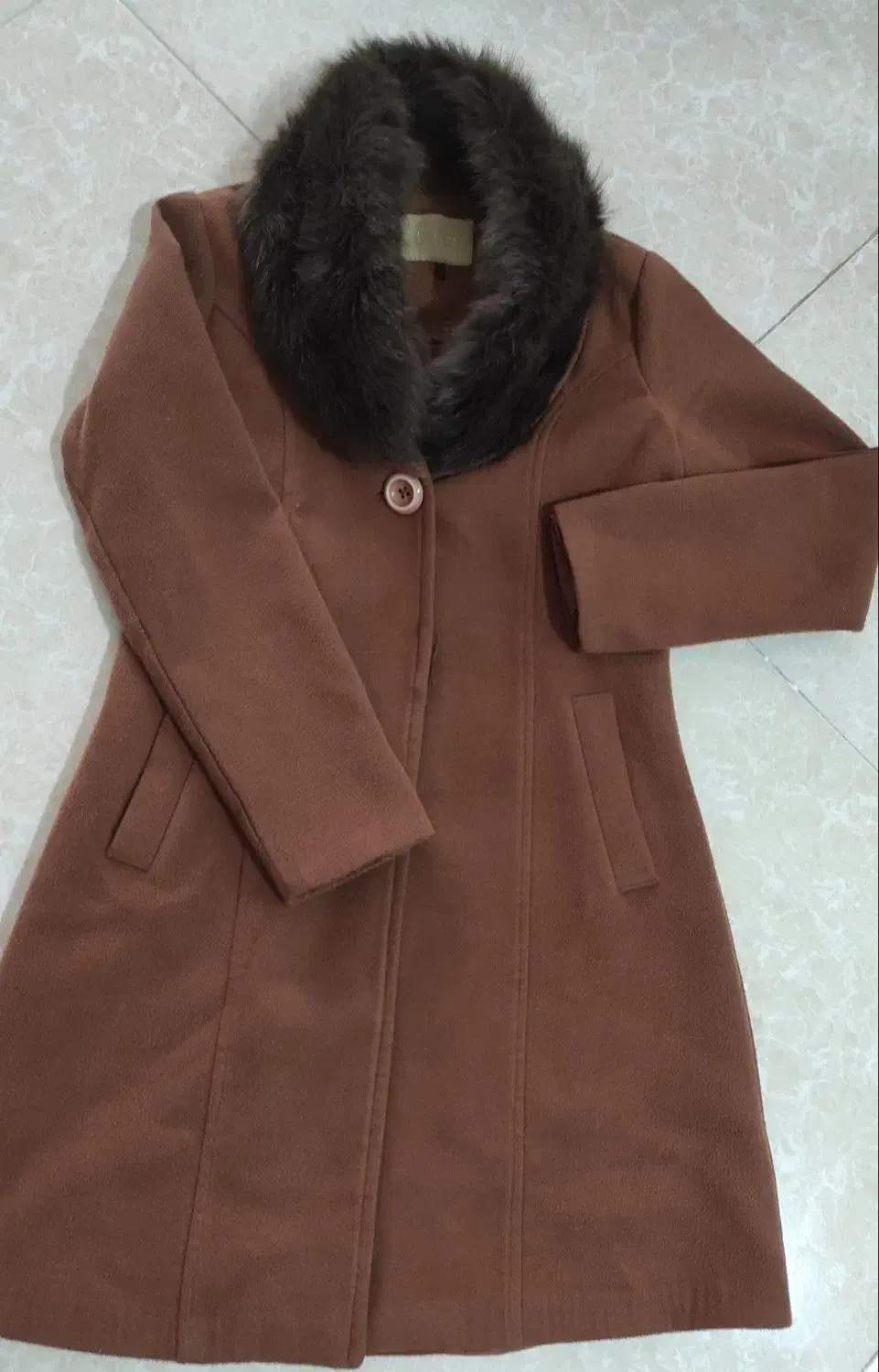 پالتو|لباس|تربت‌حیدریه, آغوی|دیوار