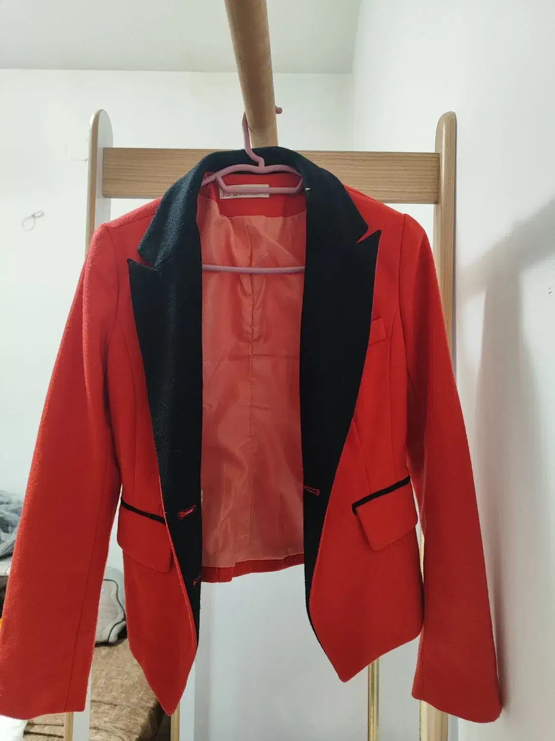 کت مجلسی|لباس|مرودشت, دولت آباد|دیوار