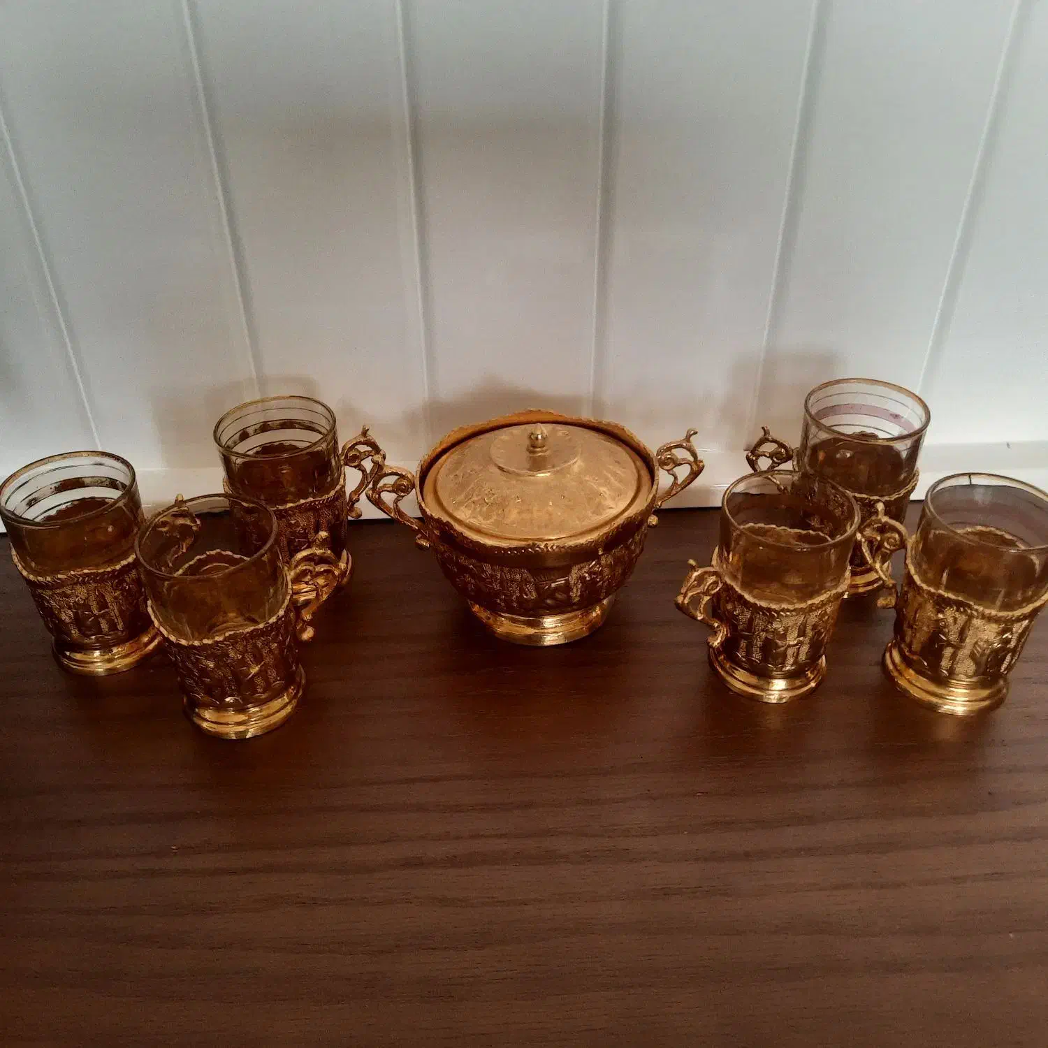 فنجان و قندان برنجی قدیمی|ظروف سرو و پذیرایی|پاکدشت, پاکدشت (مامازند)|دیوار