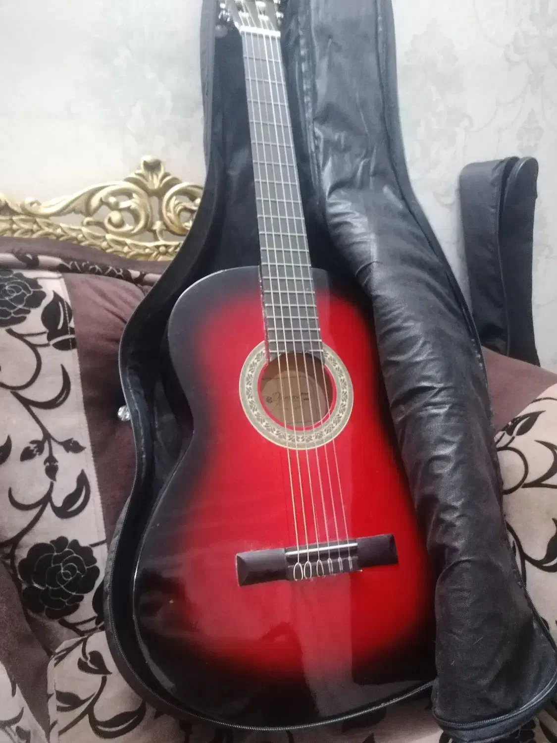 گیتار|گیتار، بیس، امپلیفایر|اشکذر, |دیوار