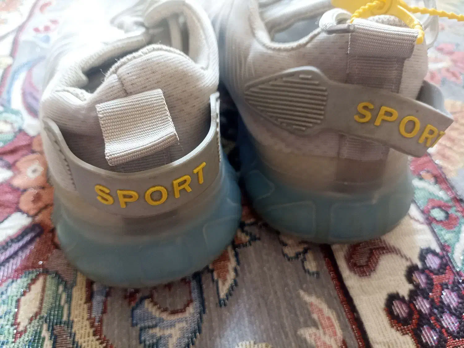 کفش کتونی اسپورت|کیف، کفش، کمربند|بومهن, |دیوار