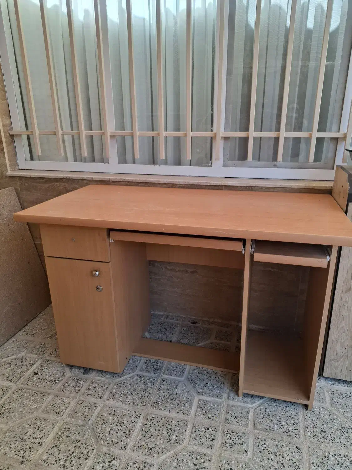 میز تحریر به همراه صندلی چرخدار|میز تحریر و کامپیوتر|شاهینشهر, شهرک گلدیس|دیوار