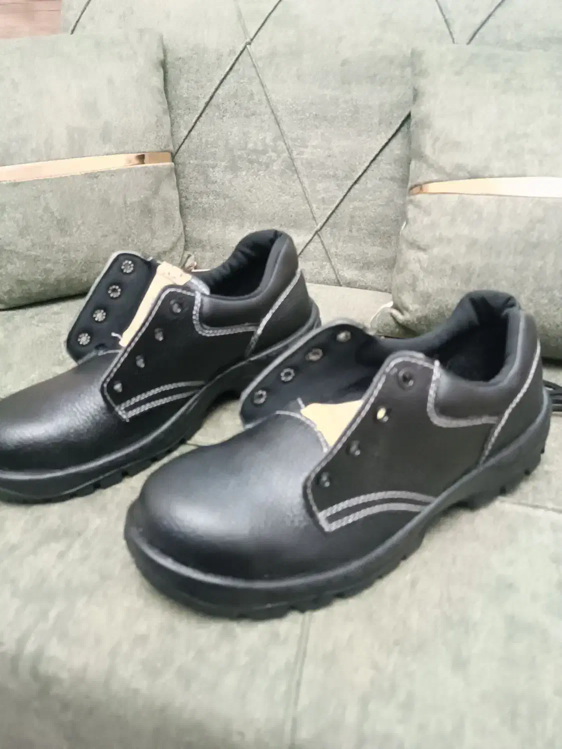 کفش کار|کیف، کفش، کمربند|مشهد, چهاربرج|دیوار