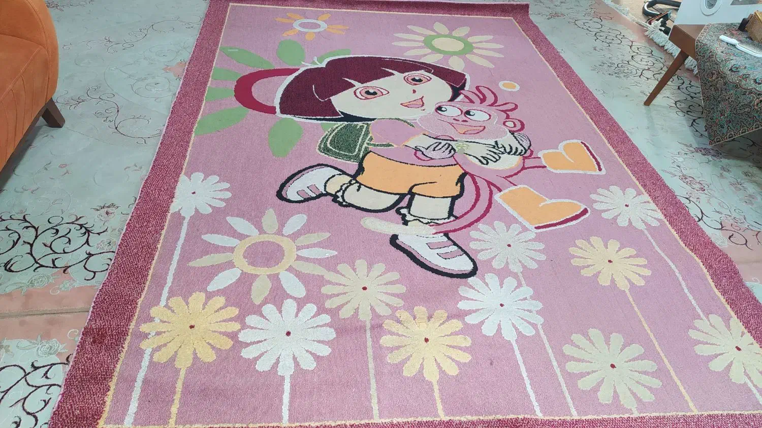 گلیم فرش ۶متری . تمیز سالم بدون لکه و زدگی|فرش|یاسوج, |دیوار