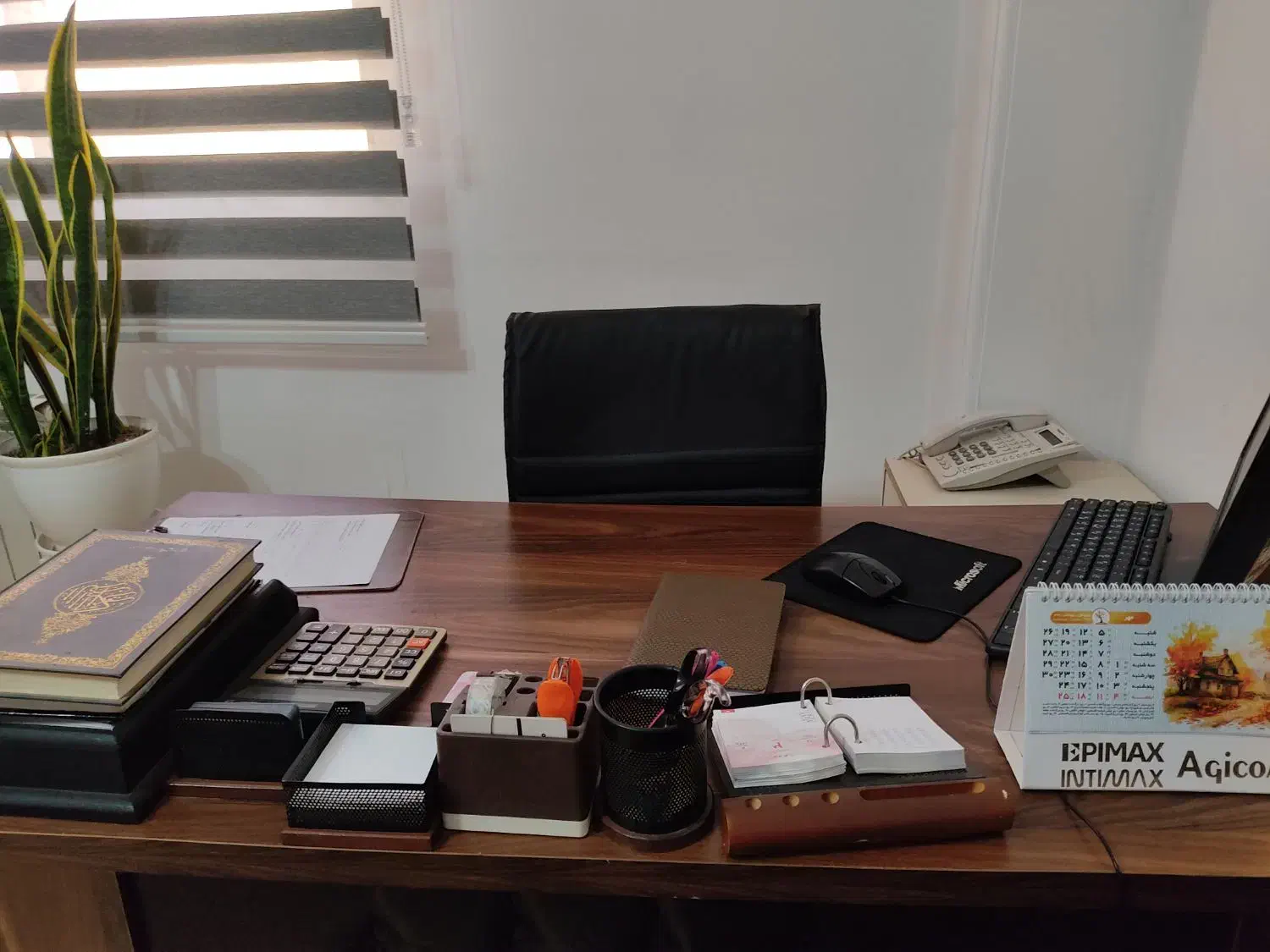 منشی خانم جوان بافن بیان قوی|استخدام اداری و مدیریت|اسلامشهر, باغ فیض|دیوار