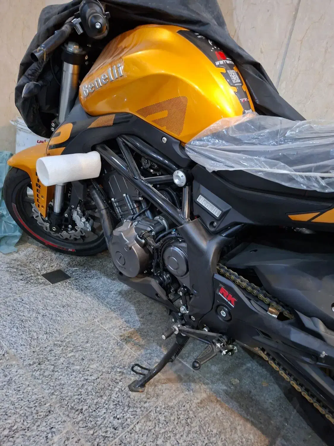 بنلی دو سیلندر طلایی ۴۰۳ صفر|موتورسیکلت|تهران, خواجه نظام الملک|دیوار