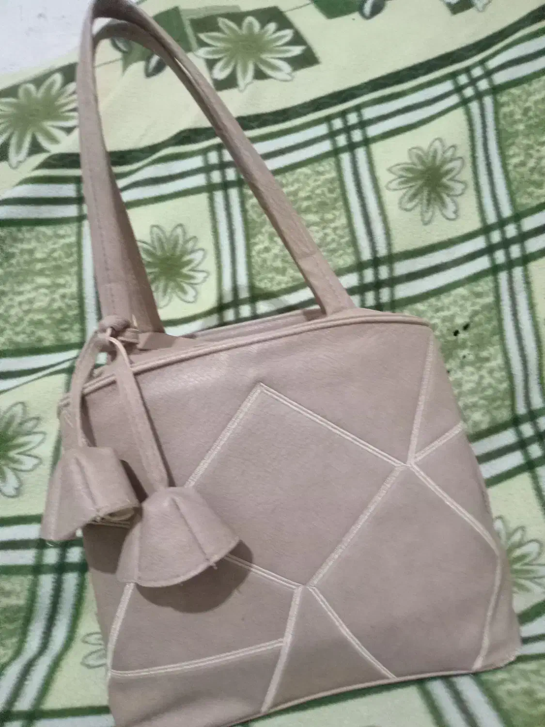 کیف کرم رنگ در حد نو مجلسی|کیف، کفش، کمربند|شیراز, کرونی(خاتونک)|دیوار