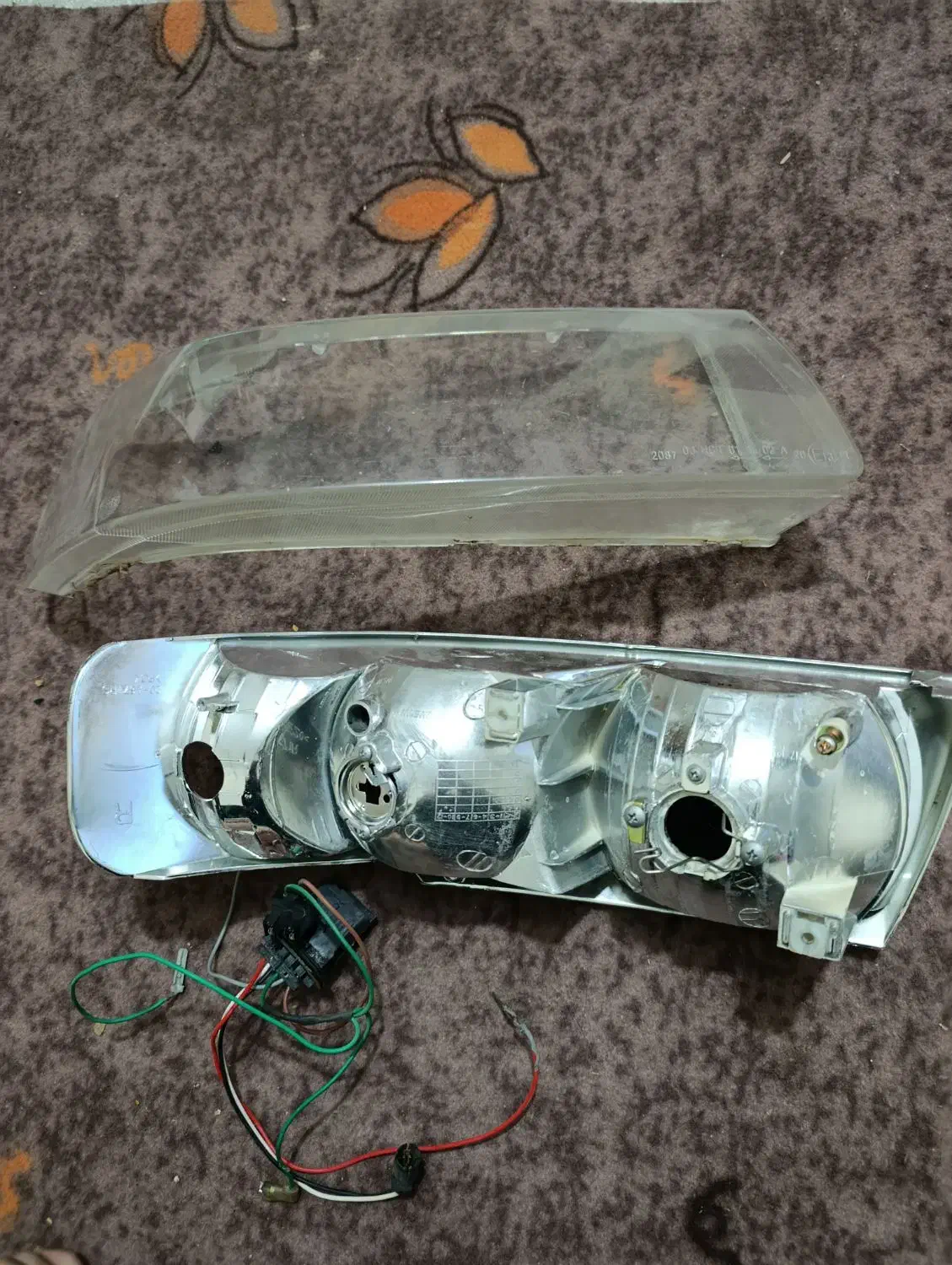 طلق چراغ سمت راست و طاقچه عقب سمند|قطعات یدکی و لوازم جانبی|جوین, |دیوار