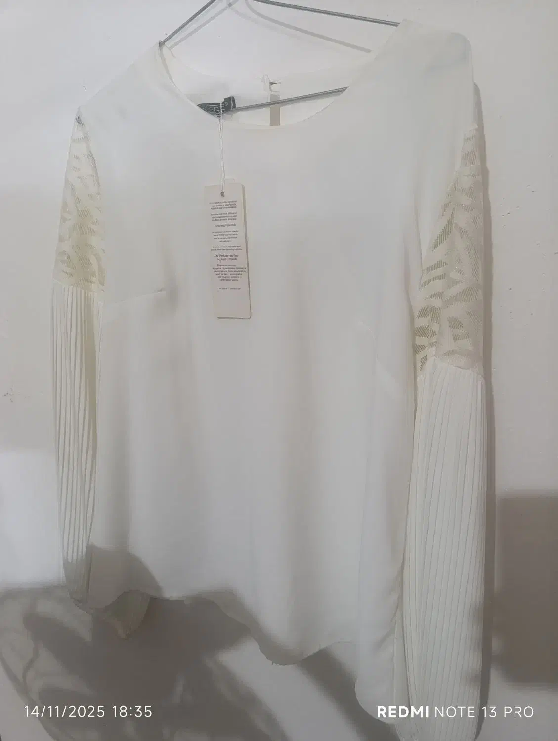 شومیز سفید|لباس|طرقبه, |دیوار