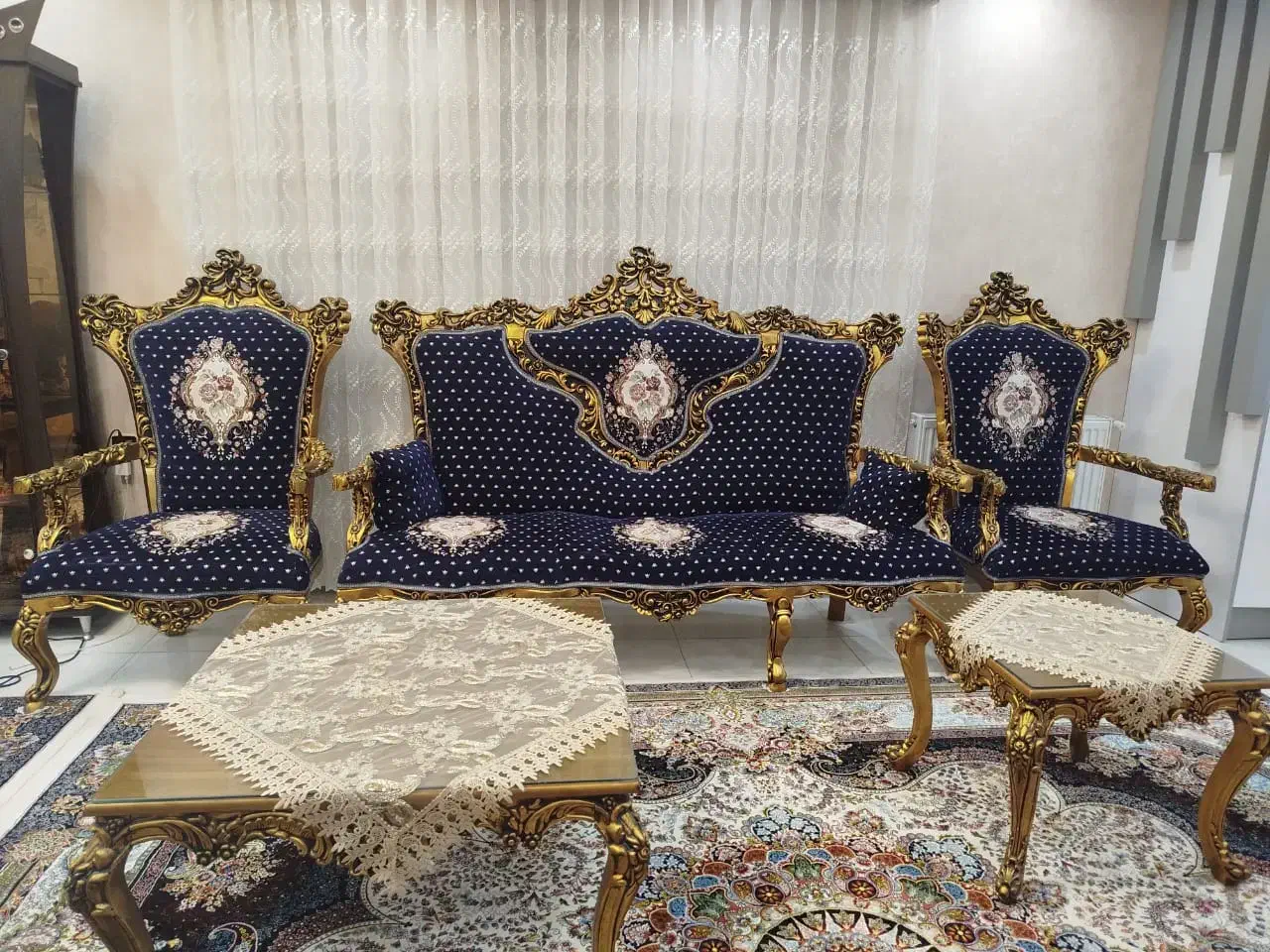 مبل ۹ نفره با اشانتیون ویترین|مبلمان خانگی و میز عسلی|رشت, دباغیان|دیوار