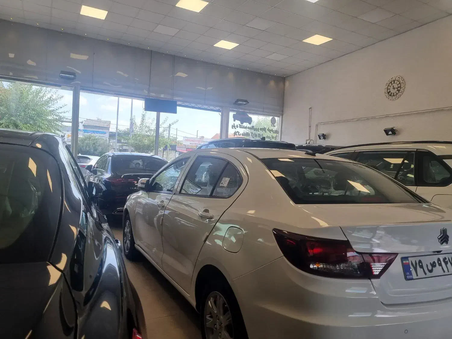 کارگر ساده جهت کار در نمایشگاه اتومبیل|استخدام سرایداری و نظافت|رشت, تازه آباد|دیوار