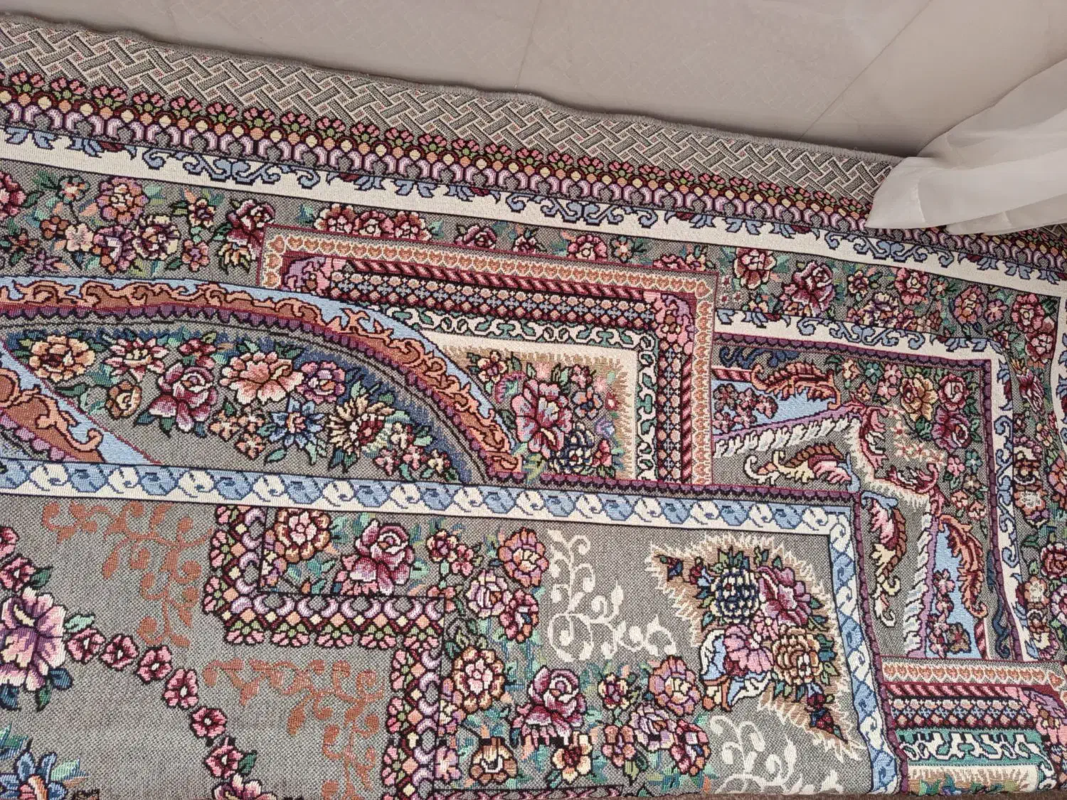 دو عدد روفرشی|روفرشی|بهار, |دیوار