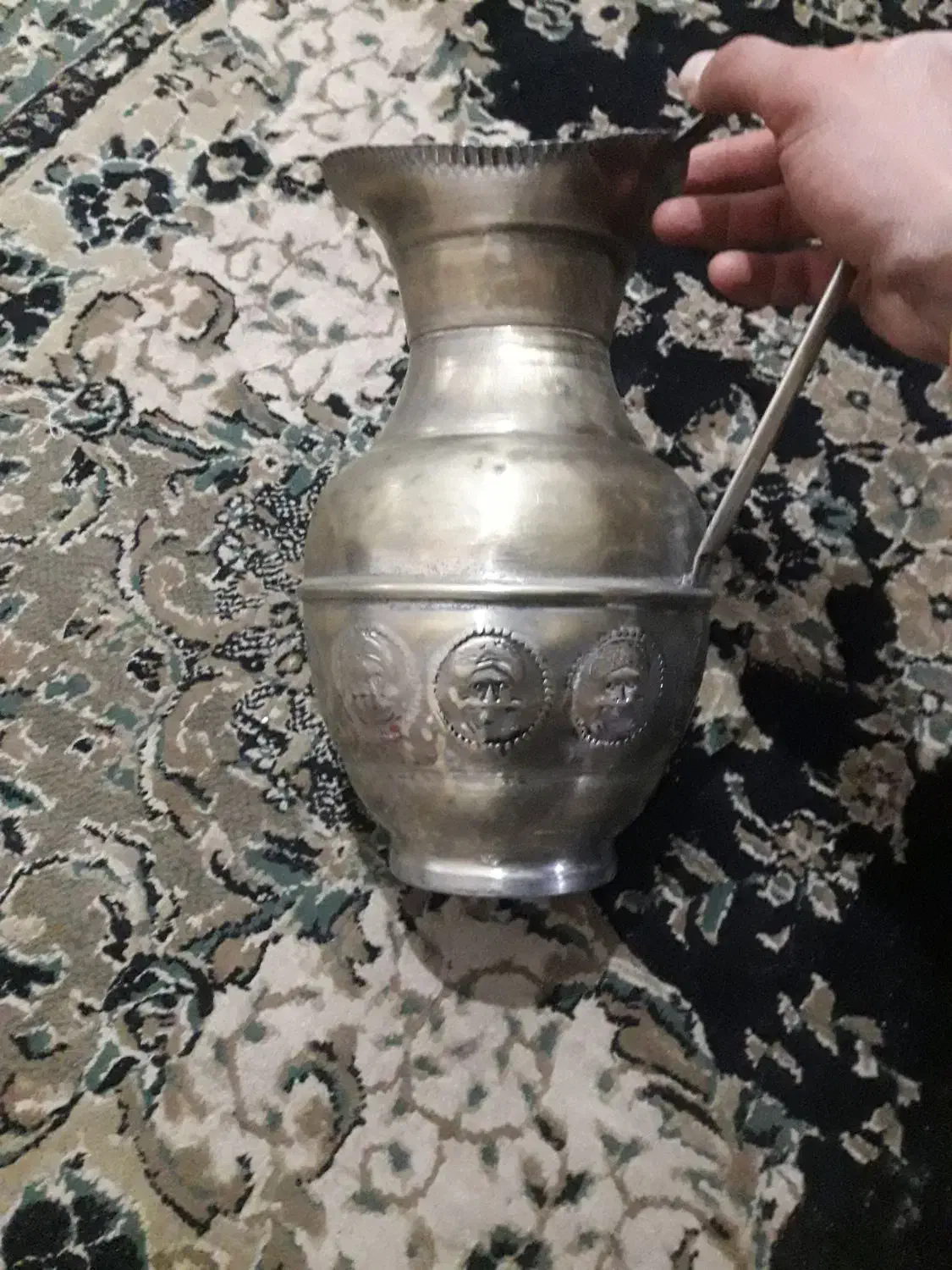 پارچ برنج قدیمی|کلکسیون اشیاء عتیقه|زابل, |دیوار