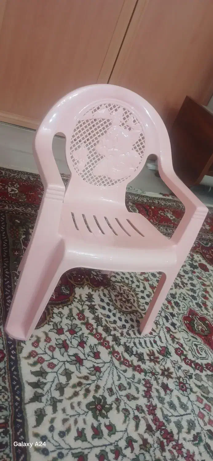 صندلی پلاستیکی کودک|تخت و صندلی بچه|نقده, |دیوار