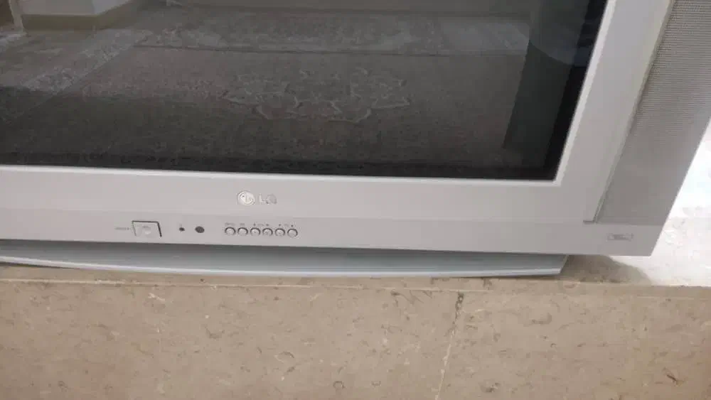 تلویزیون LG 29 اینچ اصل با میز|تلویزیون و پروژکتور|شیراز, تحویلی|دیوار
