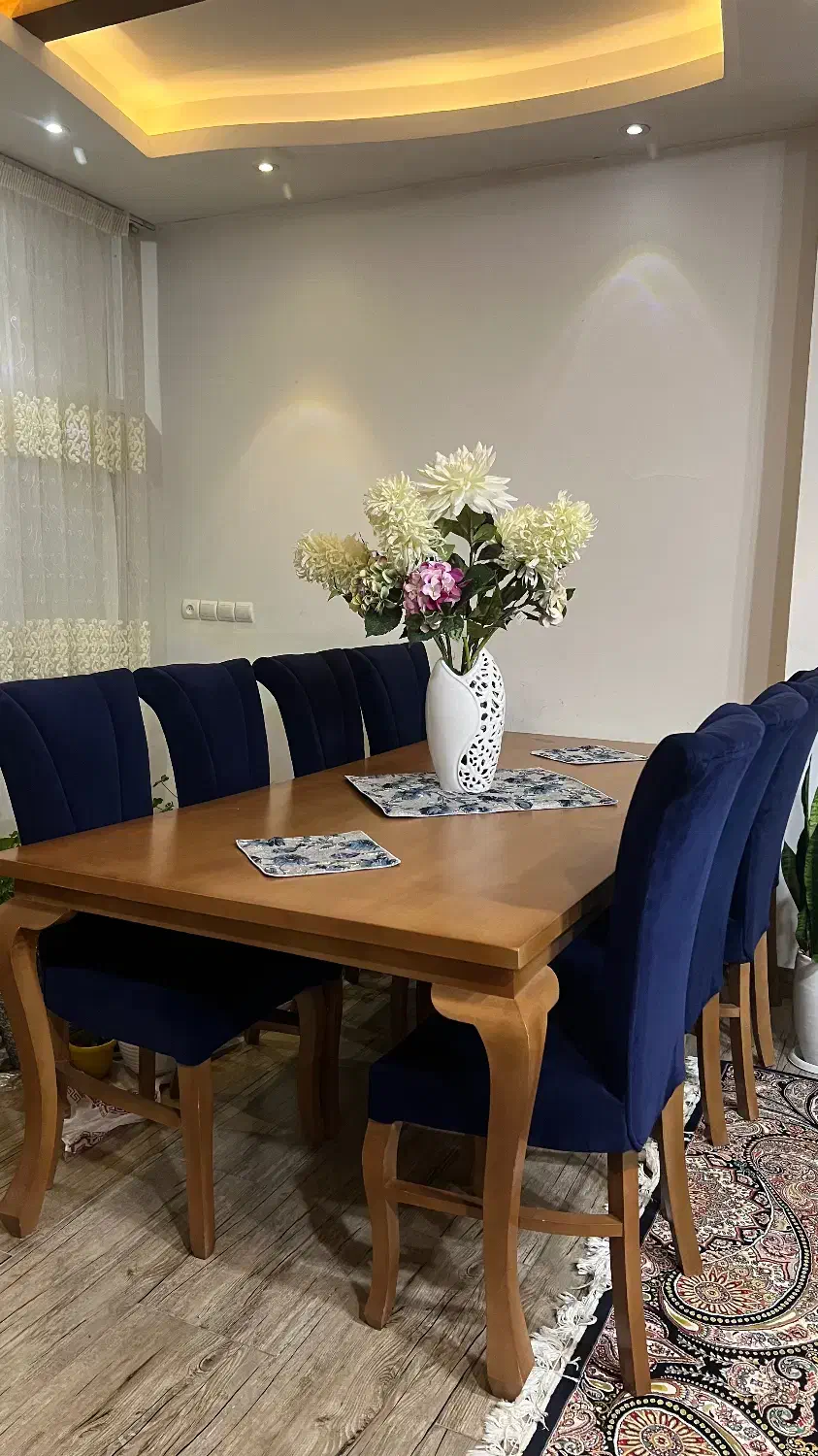 میز نهارخوری کاملا سالم و با کیفیت|میز و صندلی غذاخوری|رشت, سعدی (تختی)|دیوار