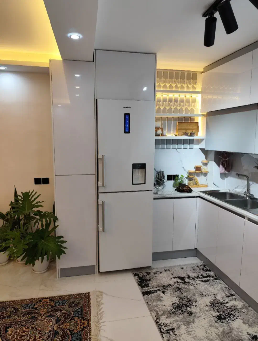 کابینت با تمام وسایل یراق و صفحه تاپس و ضد آب سینک|مصالح و تجهیزات ساختمان|رشت, معلم|دیوار