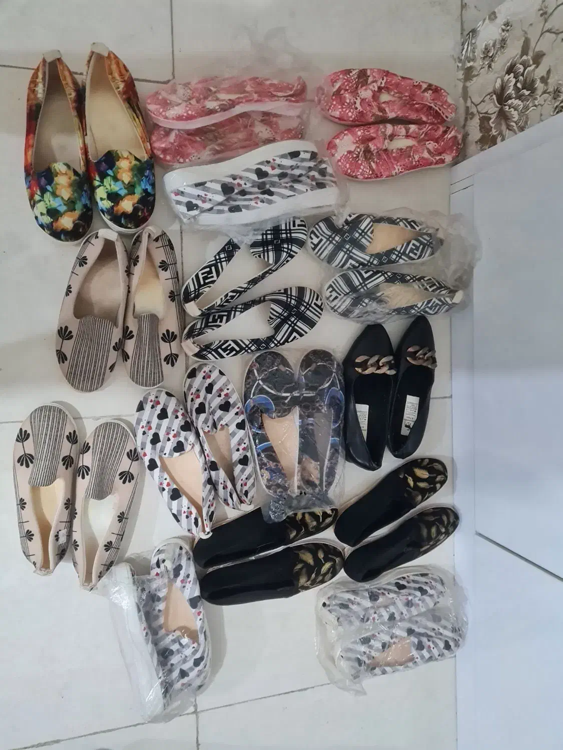 کفش های نو|کیف، کفش، کمربند|رشت, پیرکلاچای|دیوار