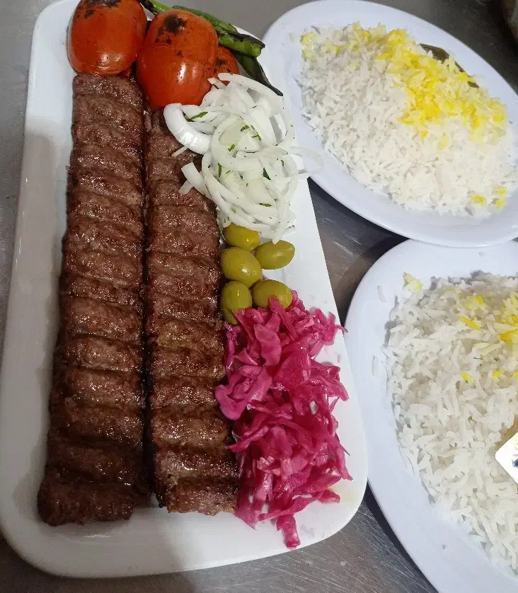 به چند نفرشاگرد در تهیه غذانیازمندیم|استخدام خدمات فروشگاه و رستوران|ارومیه, |دیوار