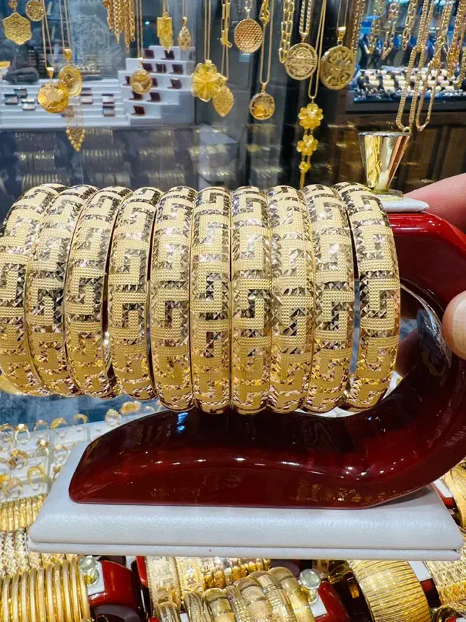 النگوتکپوش پورهنگ طرح ورساچ ۵ درصد بالای تابلو|جواهرات|شیراز, بازار|دیوار