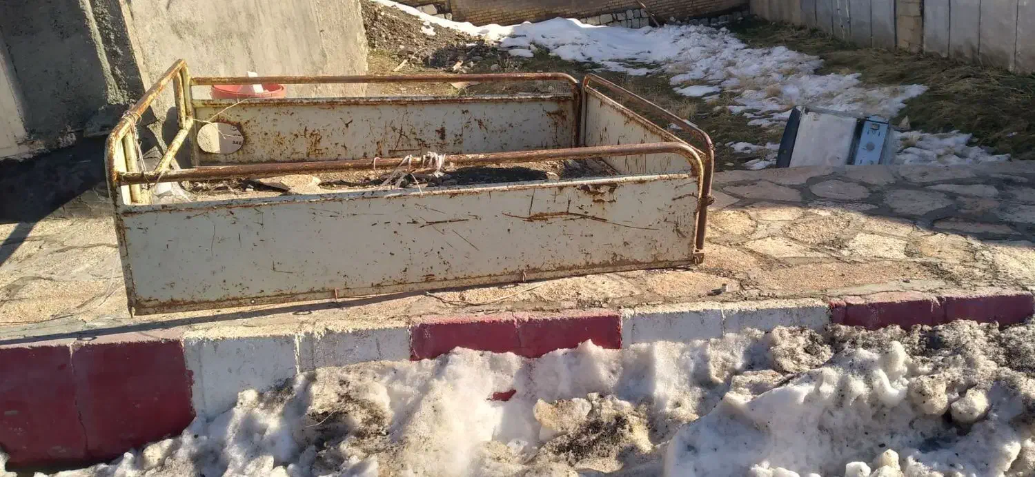 چهار گوش آهنی|ظروف پخت‌وپز|جوانرود, |دیوار