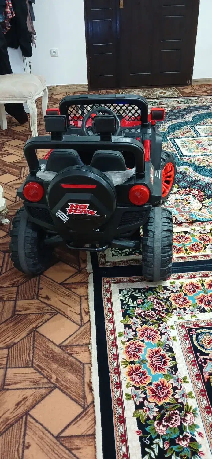 ماشین شارژی دو نفره 4موتوره درحد نو|اسباببازی|پارسآباد, |دیوار