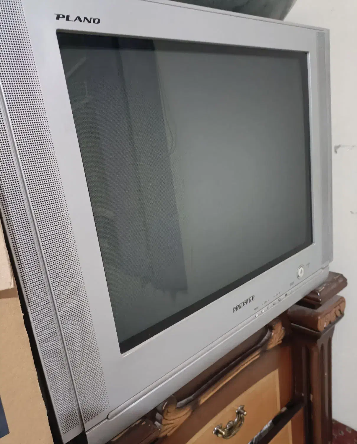 تلویزیون۲۱اینچ درخدنورنگ نقره ای|تلویزیون و پروژکتور|شیراز, شهرک پرواز|دیوار