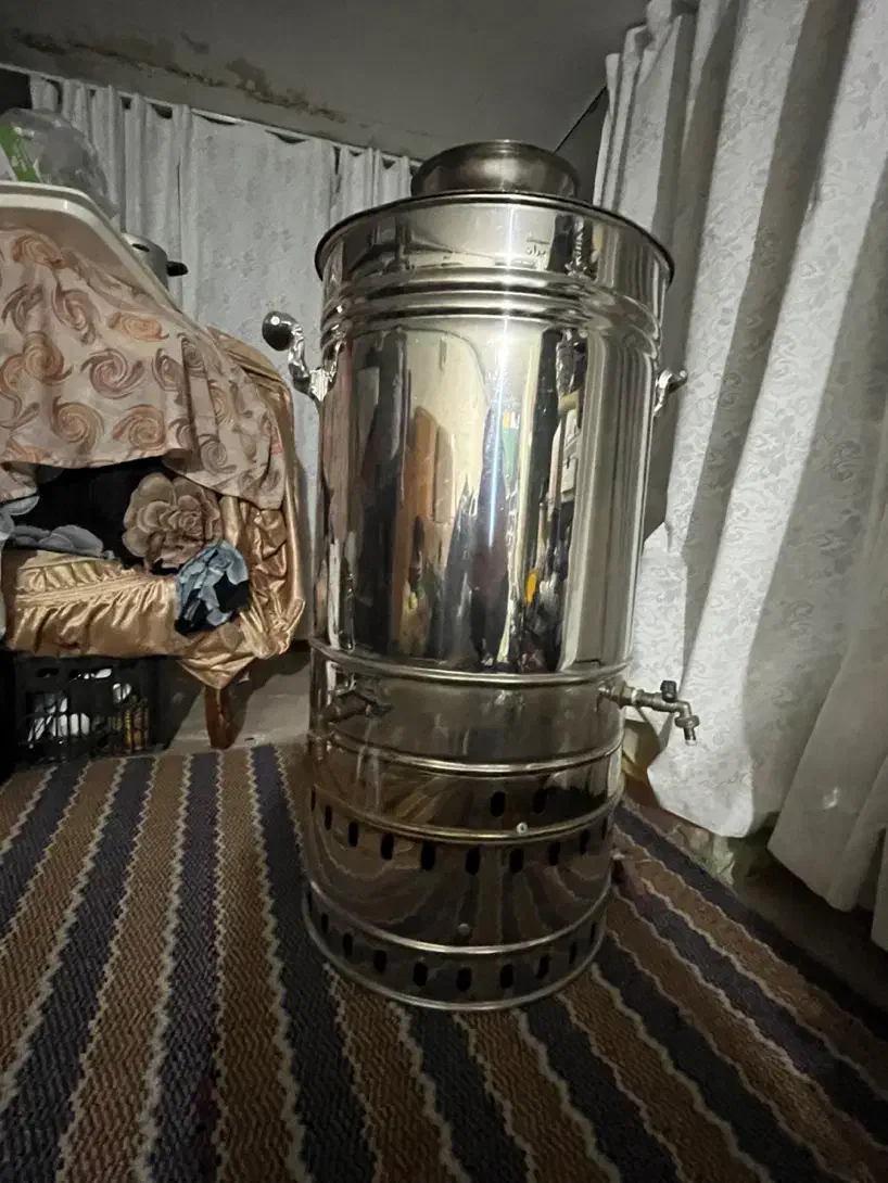 سماور بزرگ‌ صنعتی خیلی تمیز|سماور، چای‌ساز، قهوه‌ساز|اسکو, |دیوار