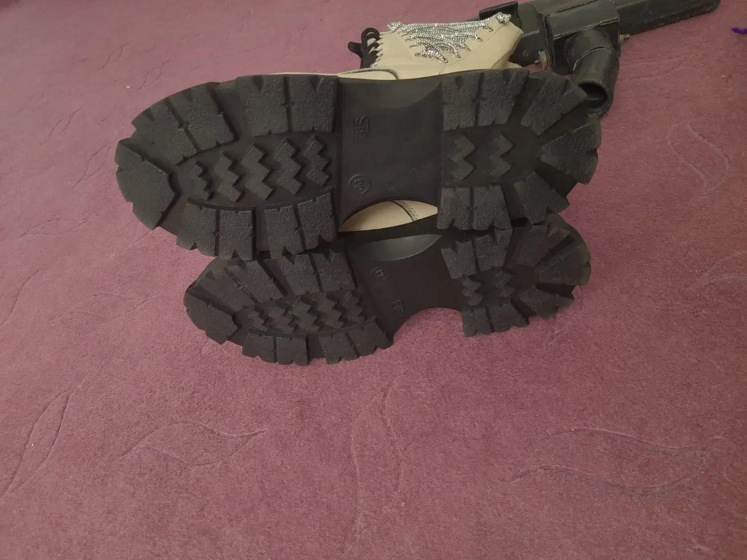 پوتین نونو|کفش و لباس بچه|سقز, |دیوار