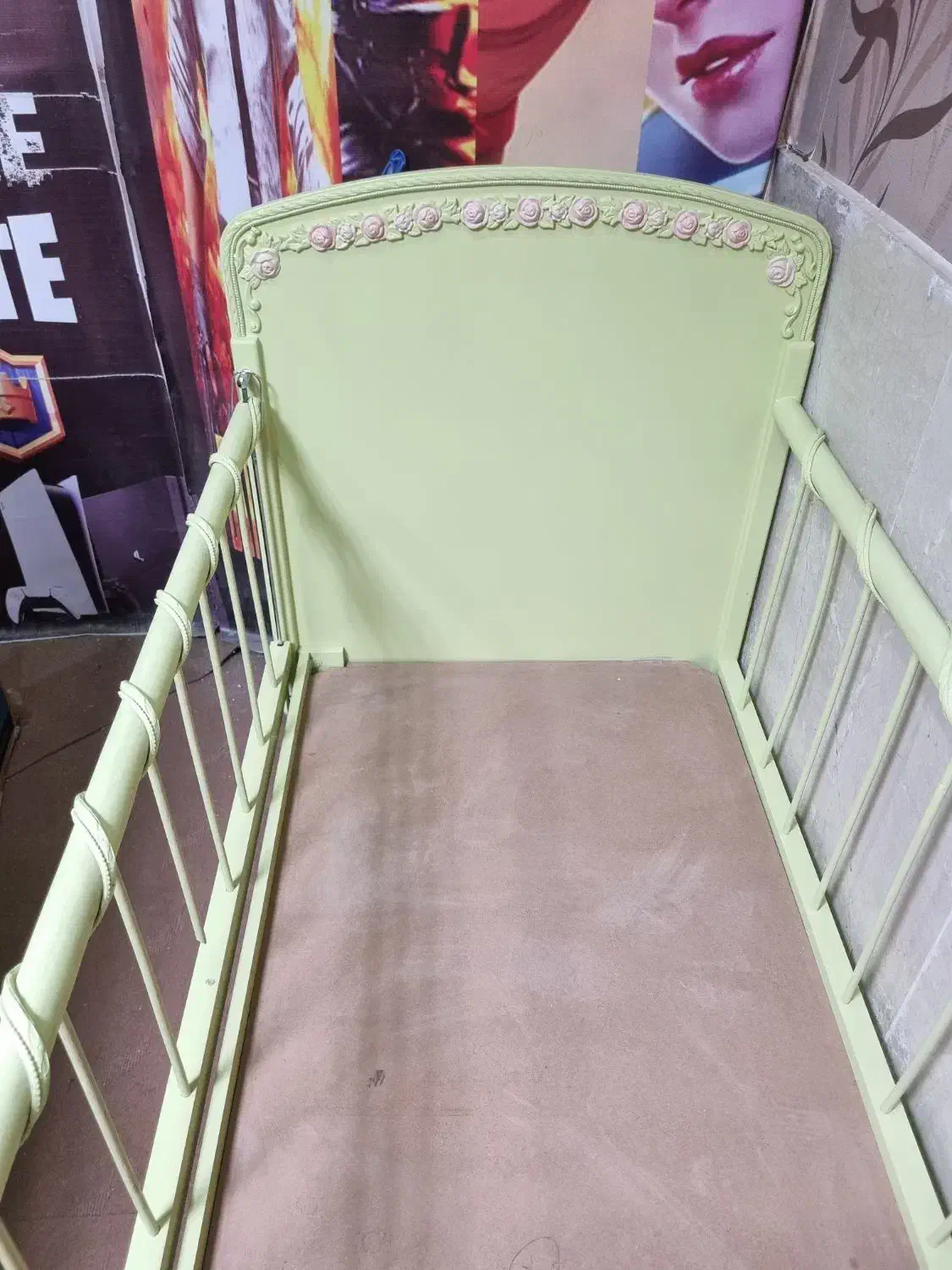 تخت کودک|تخت و صندلی بچه|تربت جام, فاز ۲ فرهنگیان|دیوار