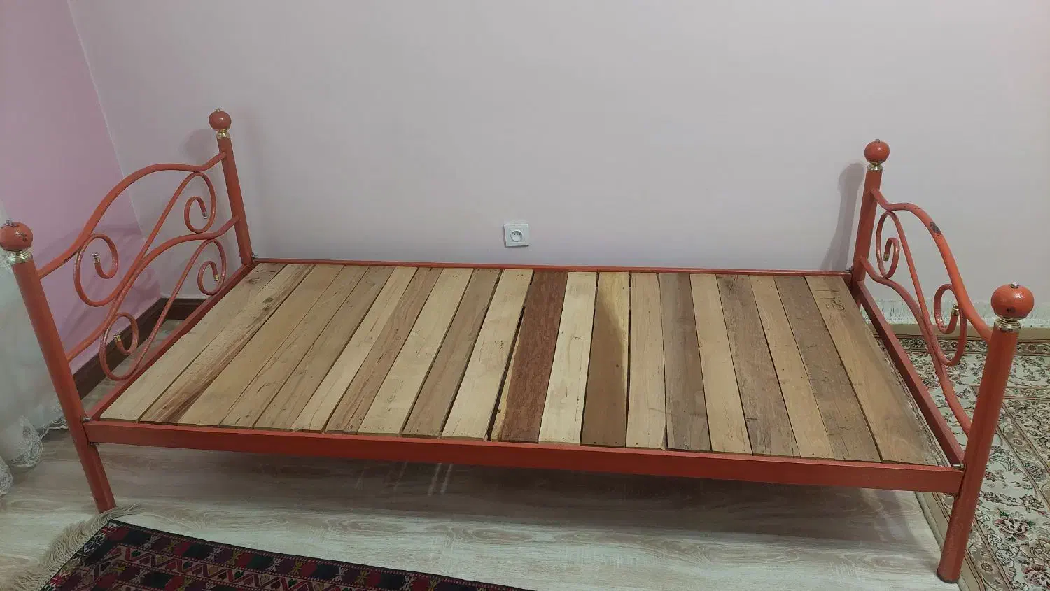 تختخواب یکنفره فلزی با کفی چوبی|تخت و سرویس خواب|تهران, قاسم‌آباد|دیوار