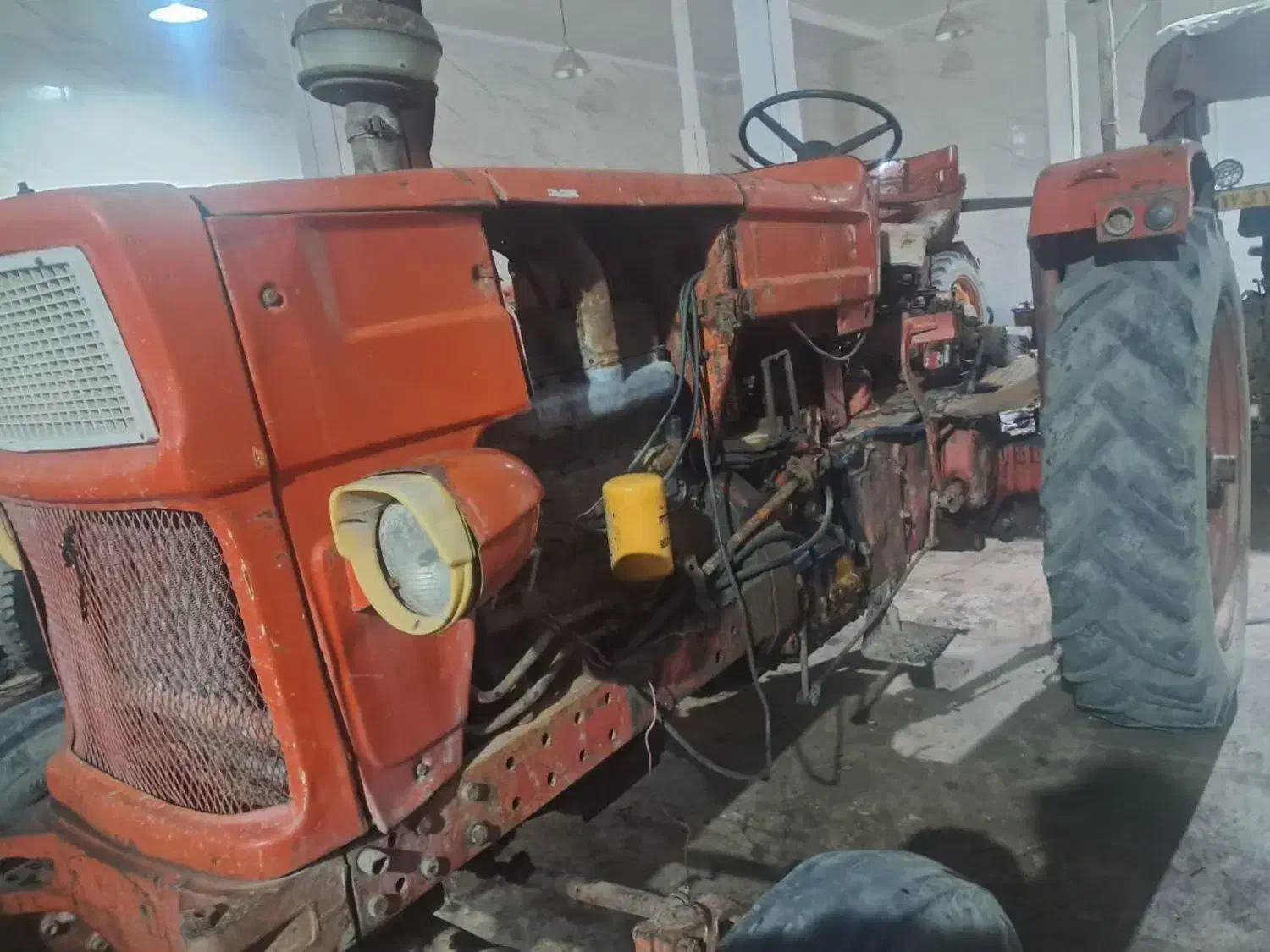 تراکتور|خودرو سنگین|قم, منبع آب|دیوار