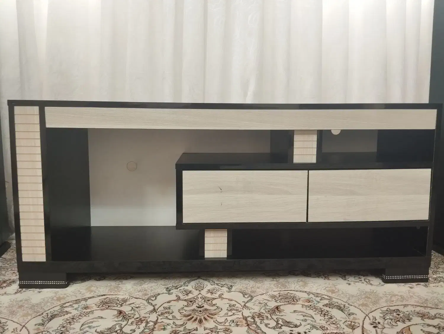 میز تلویزیون|میز تلویزیون|اندیشه, اندیشه فاز ۱|دیوار