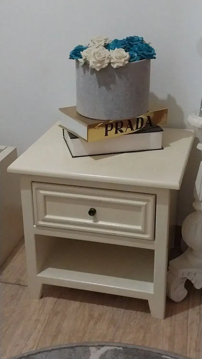 ۱عددپاتختی|تخت و سرویس خواب|رشت, جهاد|دیوار