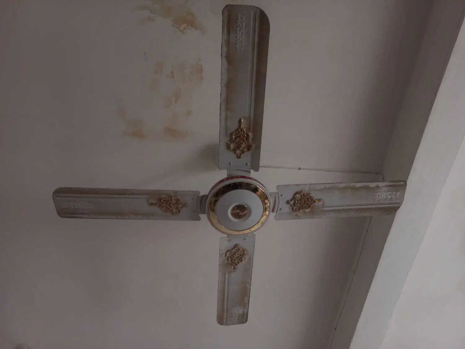 پنکه سقفی|پنکه و تصفیهکنندهٔ هوا|آران و بیدگل, |دیوار