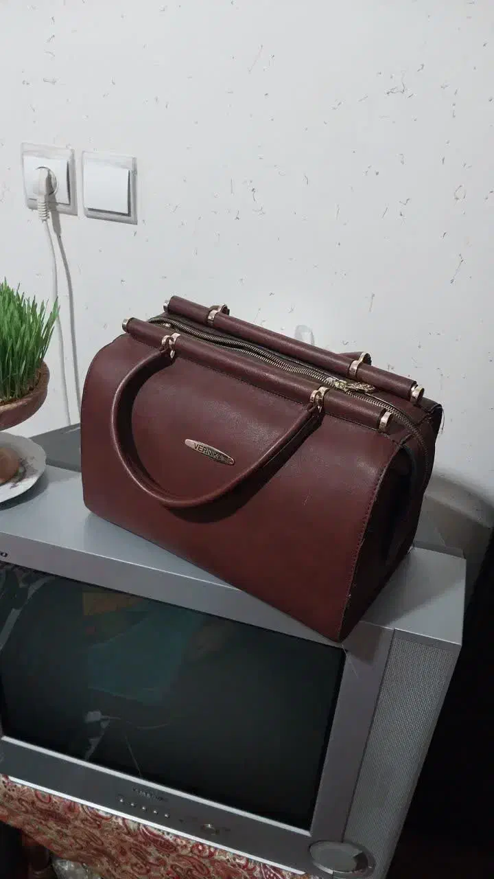 کیف و کفش نو شیک|کیف، کفش، کمربند|برخوار, |دیوار