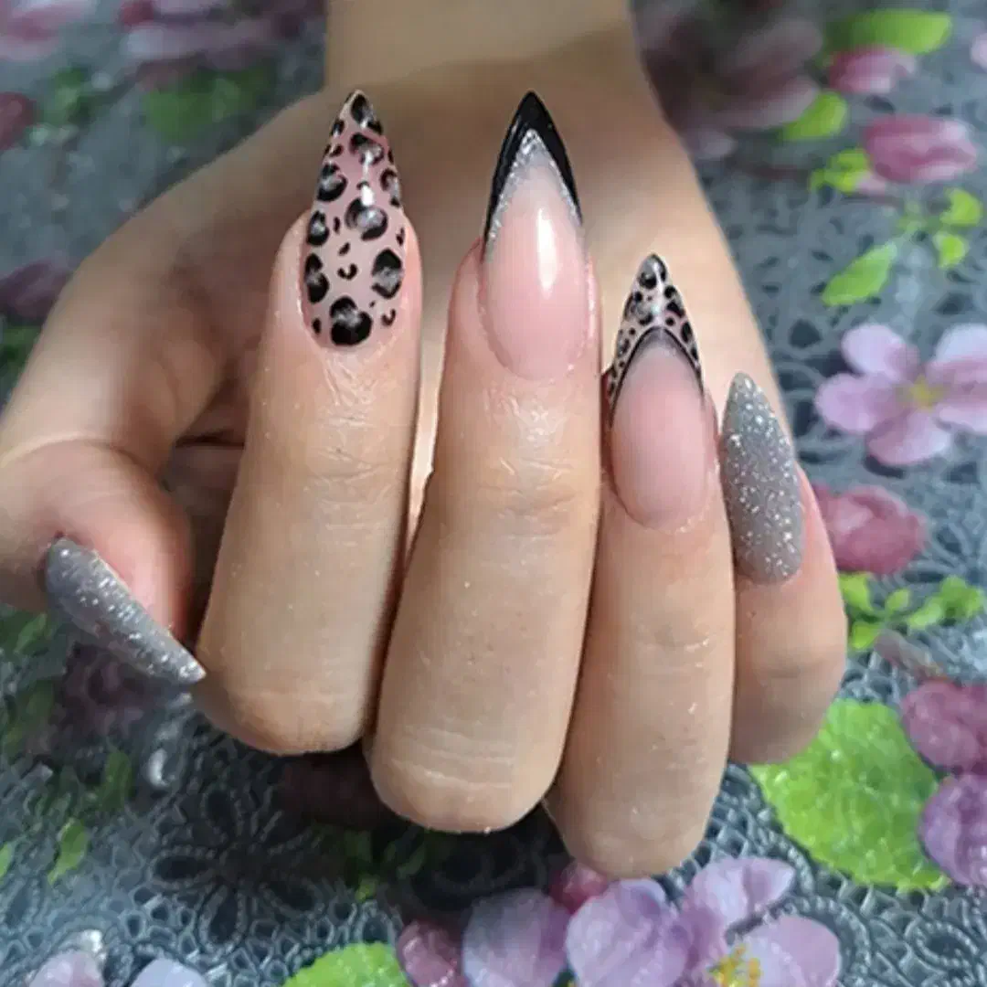 ارائه خدمات تخصصی ناخن وآموزش حرفه ای|خدمات آرایشگری و زیبایی|نجف‌آباد, فردوسی شمالی|دیوار