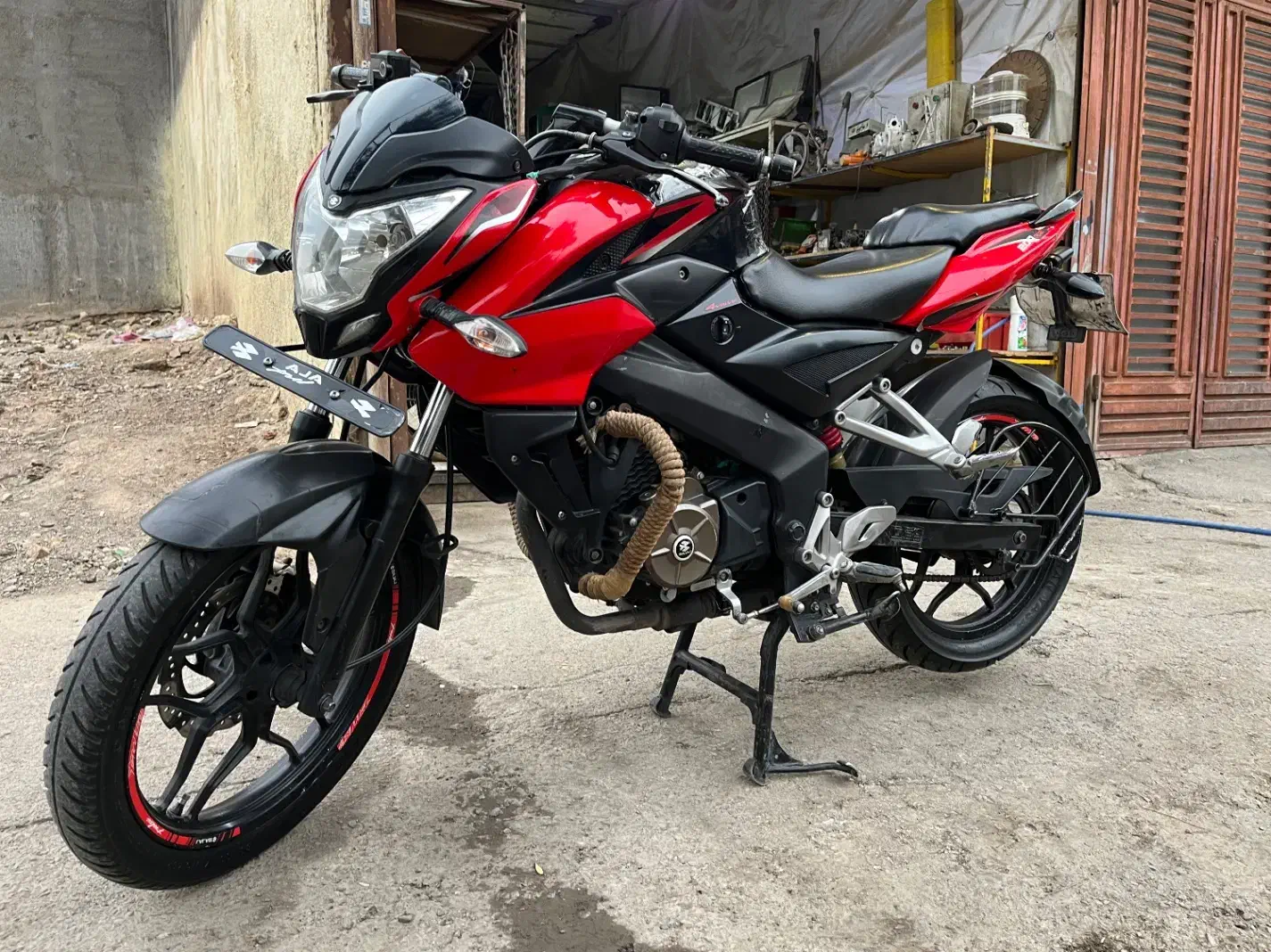 ان اس 150|موتورسیکلت|قم, قلعه کامکار|دیوار