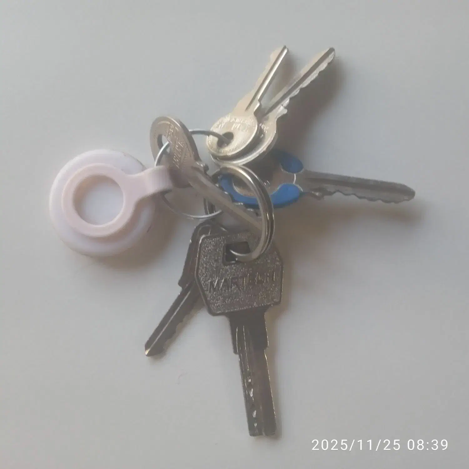 پیدا شده دسته کلید|اشیا|آران و بیدگل, |دیوار